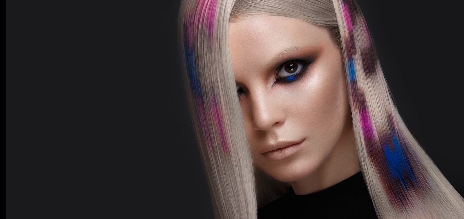 Modelo con cabello cuidado y coloreado